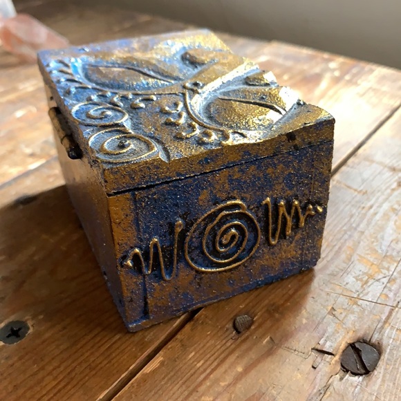 Hand Painted Bali Trinket Box - Picture 4 of 8